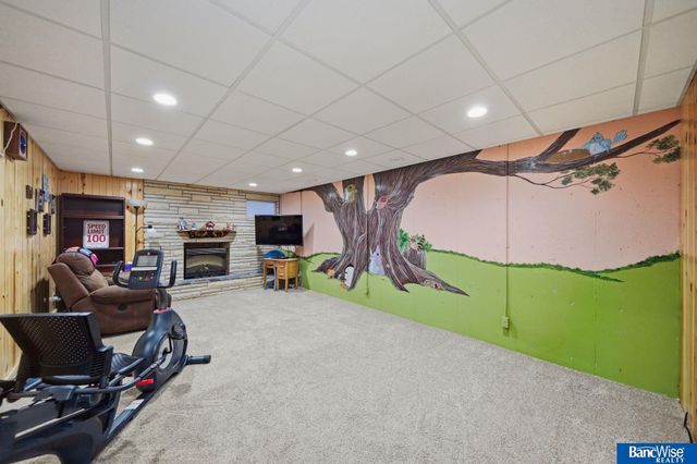 900 N 81 Street, Lincoln, NE 68505