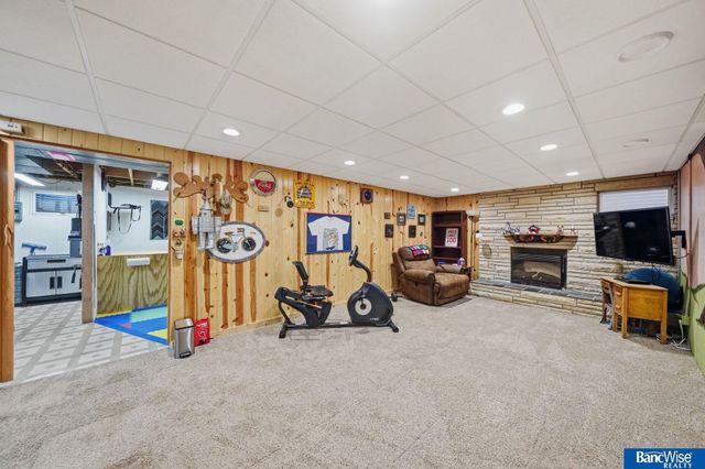 900 N 81 Street, Lincoln, NE 68505