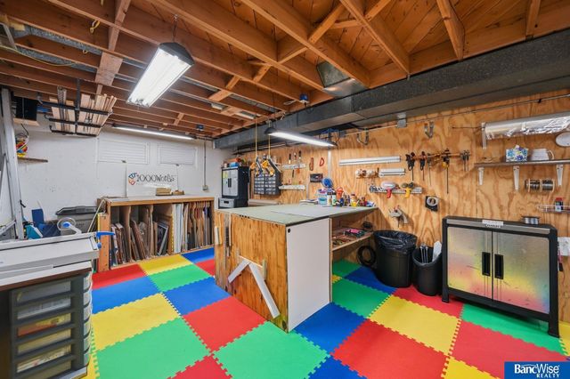 900 N 81 Street, Lincoln, NE 68505