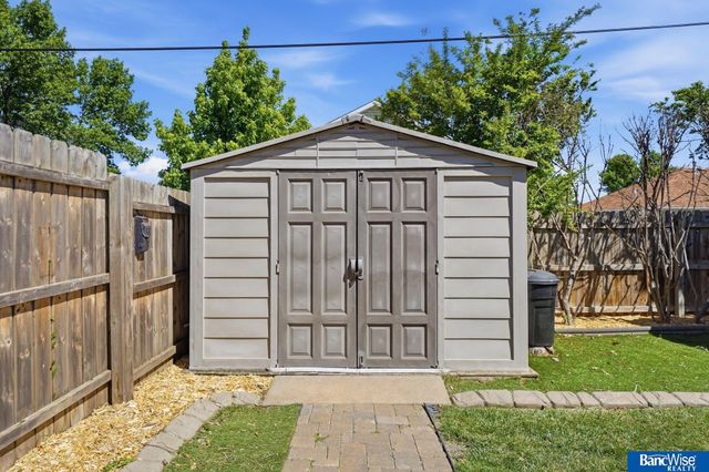 900 N 81 Street, Lincoln, NE 68505
