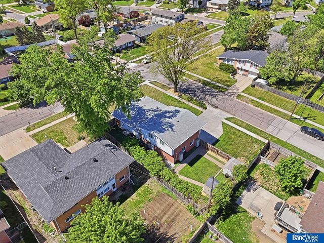 900 N 81 Street, Lincoln, NE 68505