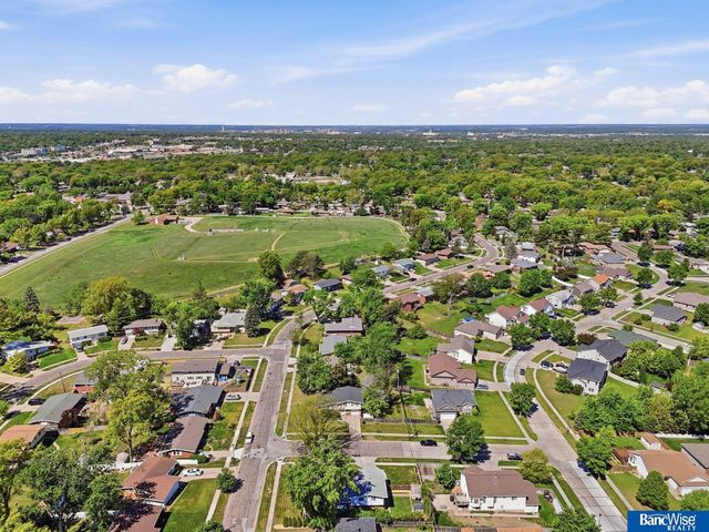 900 N 81 Street, Lincoln, NE 68505
