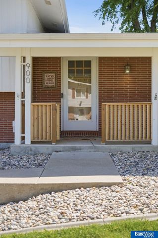 900 N 81 Street, Lincoln, NE 68505