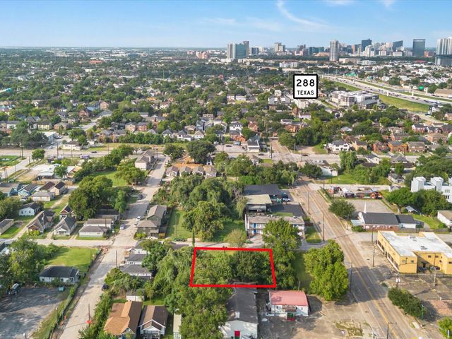 2405 Berry Street, Hockley, TX 77004