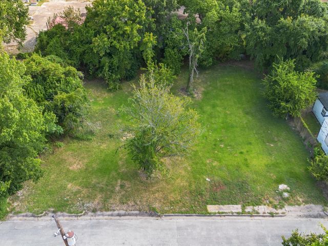 2405 Berry Street, Hockley, TX 77004