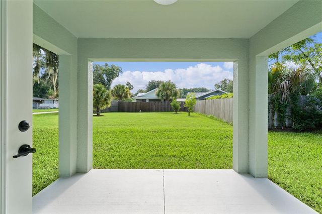 110 SEQUOIA TRAIL, Ocklawaha, FL 32179