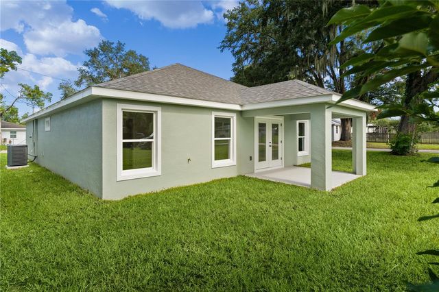 110 SEQUOIA TRAIL, Ocklawaha, FL 32179