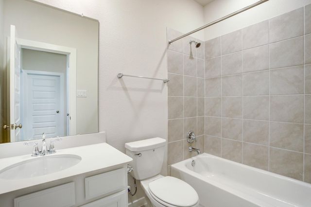 629 Seabreeze Drive, Kemah, TX 77565