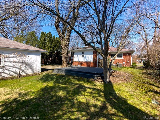 16925 MADOLINE Street, Beverly Hills Village, MI 48025