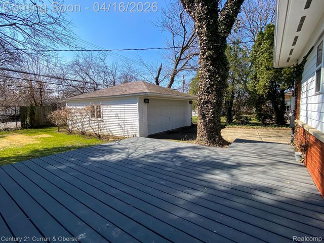 16925 MADOLINE Street, Beverly Hills Village, MI 48025