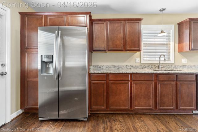 16925 MADOLINE Street, Beverly Hills Village, MI 48025