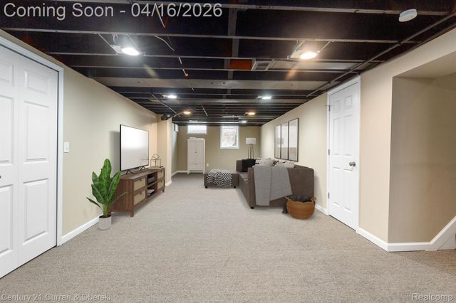 16925 MADOLINE Street, Beverly Hills Village, MI 48025