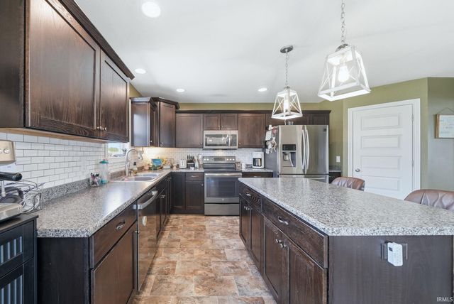7673 Crosswood Court, New Haven, IN 46774