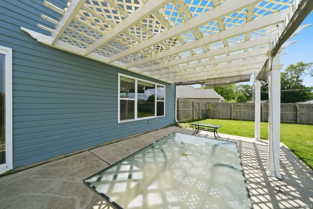 7673 Crosswood Court, New Haven, IN 46774