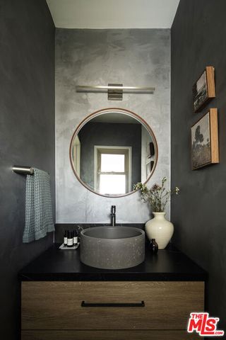 3297 Granville Avenue, Los Angeles, CA 90066