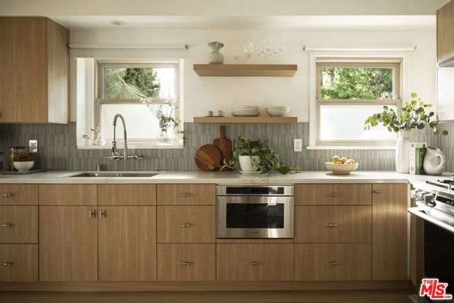 3297 Granville Avenue, Los Angeles, CA 90066