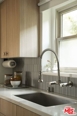 3297 Granville Avenue, Los Angeles, CA 90066