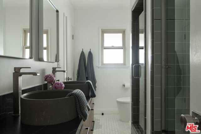 3297 Granville Avenue, Los Angeles, CA 90066