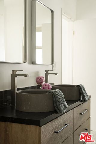 3297 Granville Avenue, Los Angeles, CA 90066