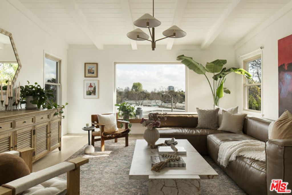 3297 Granville Avenue, Los Angeles, CA 90066