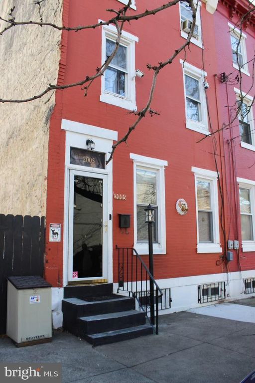 2005 N MARSHALL STREET, Philadelphia, PA 19122