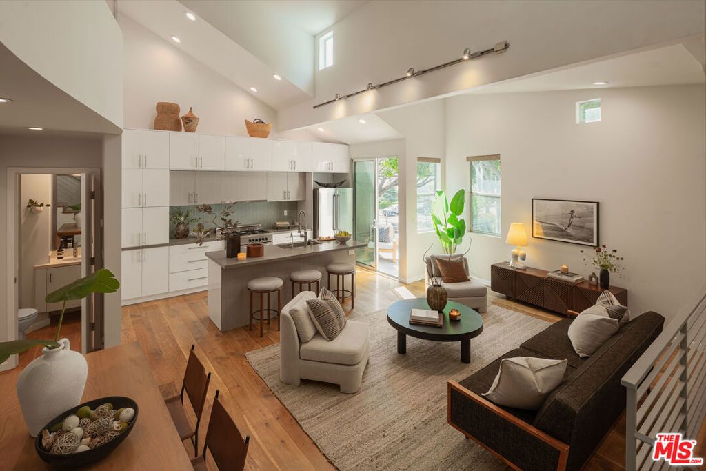 Image 1 of property listing at 1803 16th Street B, Santa Monica, CA 90404