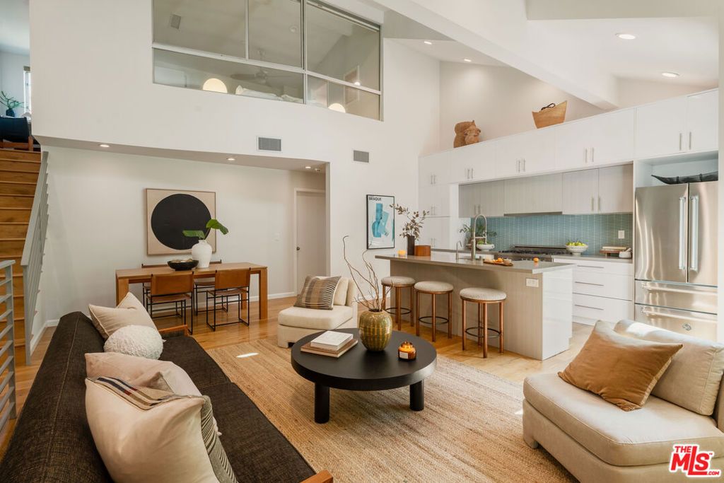 Image 11 of property listing at 1803 16th Street B, Santa Monica, CA 90404