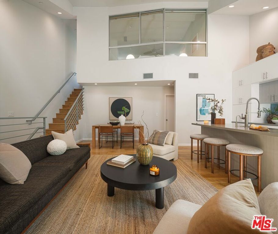 Image 12 of property listing at 1803 16th Street B, Santa Monica, CA 90404