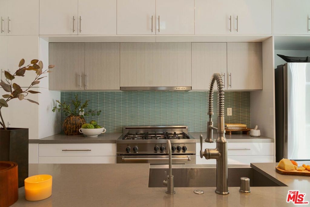Image 18 of property listing at 1803 16th Street B, Santa Monica, CA 90404