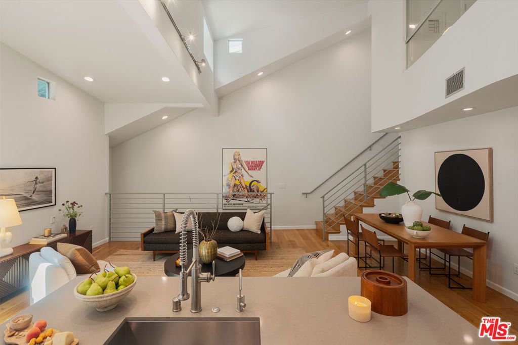 Image 21 of property listing at 1803 16th Street B, Santa Monica, CA 90404