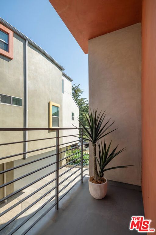 Image 26 of property listing at 1803 16th Street B, Santa Monica, CA 90404