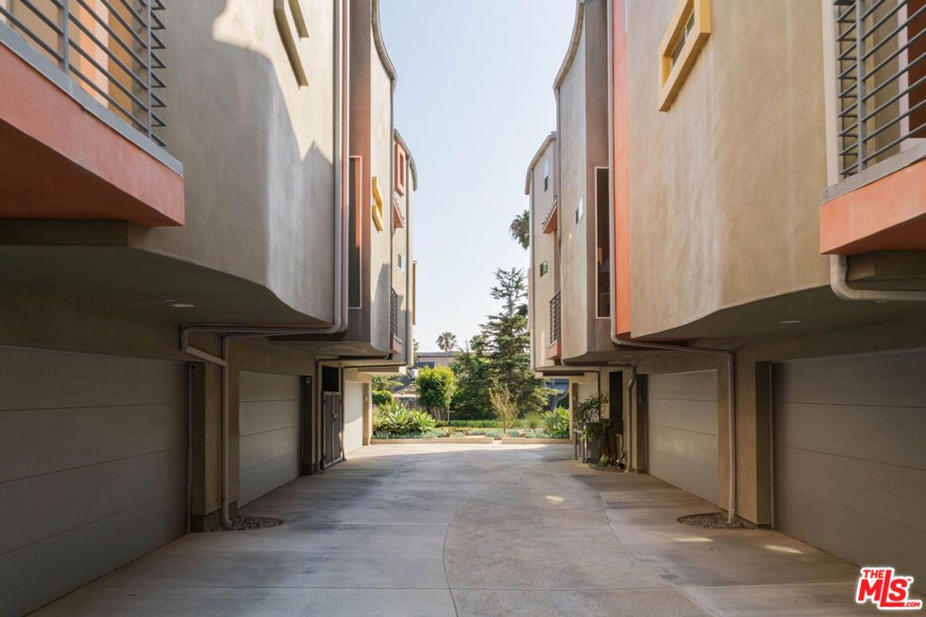 Image 39 of property listing at 1803 16th Street B, Santa Monica, CA 90404