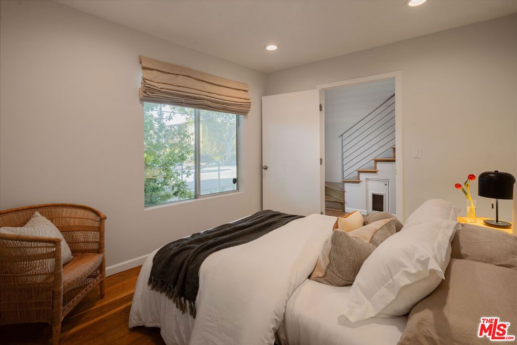 Image 5 of property listing at 1803 16th Street B, Santa Monica, CA 90404