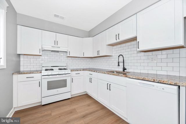 605 KNIGHTSBRIDGE DR, Hagerstown, MD 21740