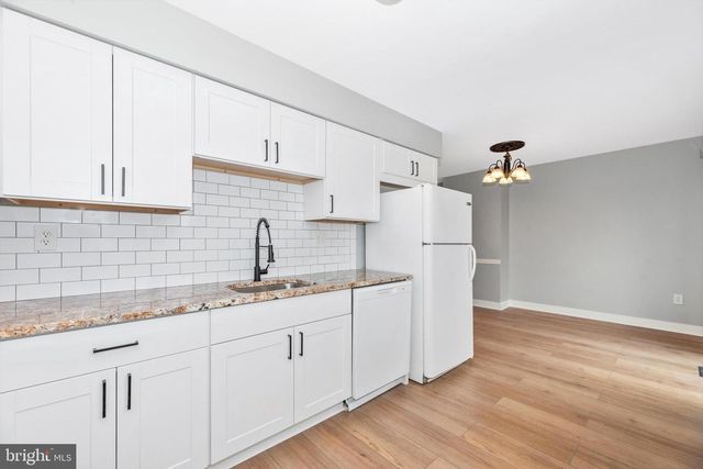 605 KNIGHTSBRIDGE DR, Hagerstown, MD 21740