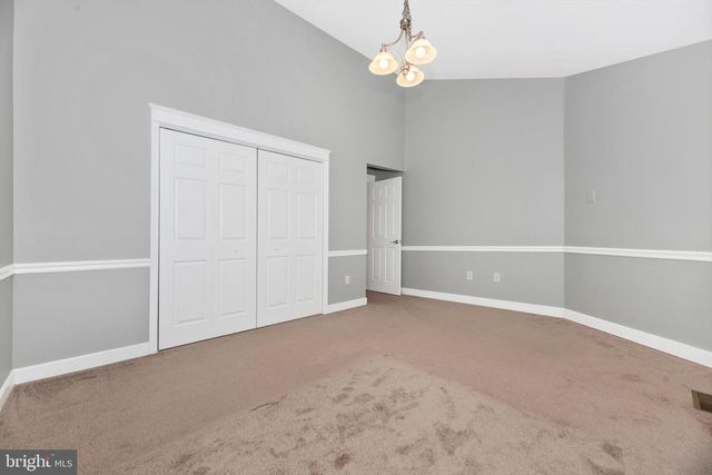 605 KNIGHTSBRIDGE DR, Hagerstown, MD 21740