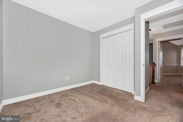 605 KNIGHTSBRIDGE DR, Hagerstown, MD 21740