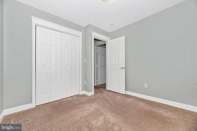 605 KNIGHTSBRIDGE DR, Hagerstown, MD 21740