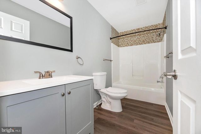 605 KNIGHTSBRIDGE DR, Hagerstown, MD 21740