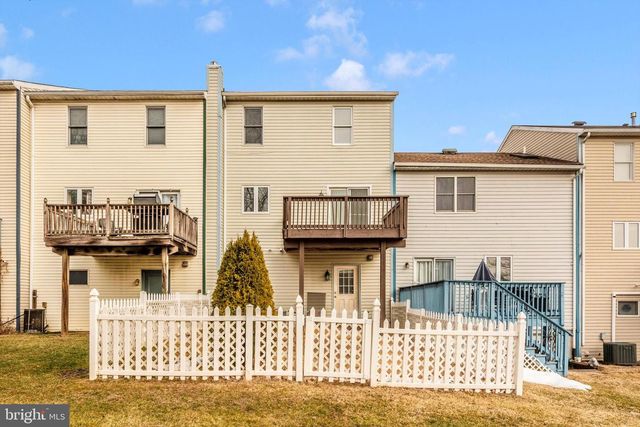 605 KNIGHTSBRIDGE DR, Hagerstown, MD 21740