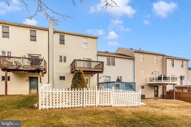 605 KNIGHTSBRIDGE DR, Hagerstown, MD 21740