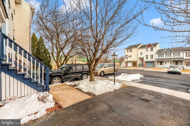 605 KNIGHTSBRIDGE DR, Hagerstown, MD 21740