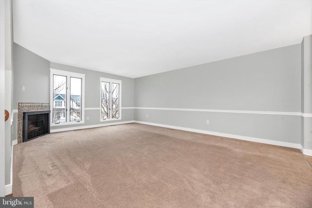 605 KNIGHTSBRIDGE DR, Hagerstown, MD 21740