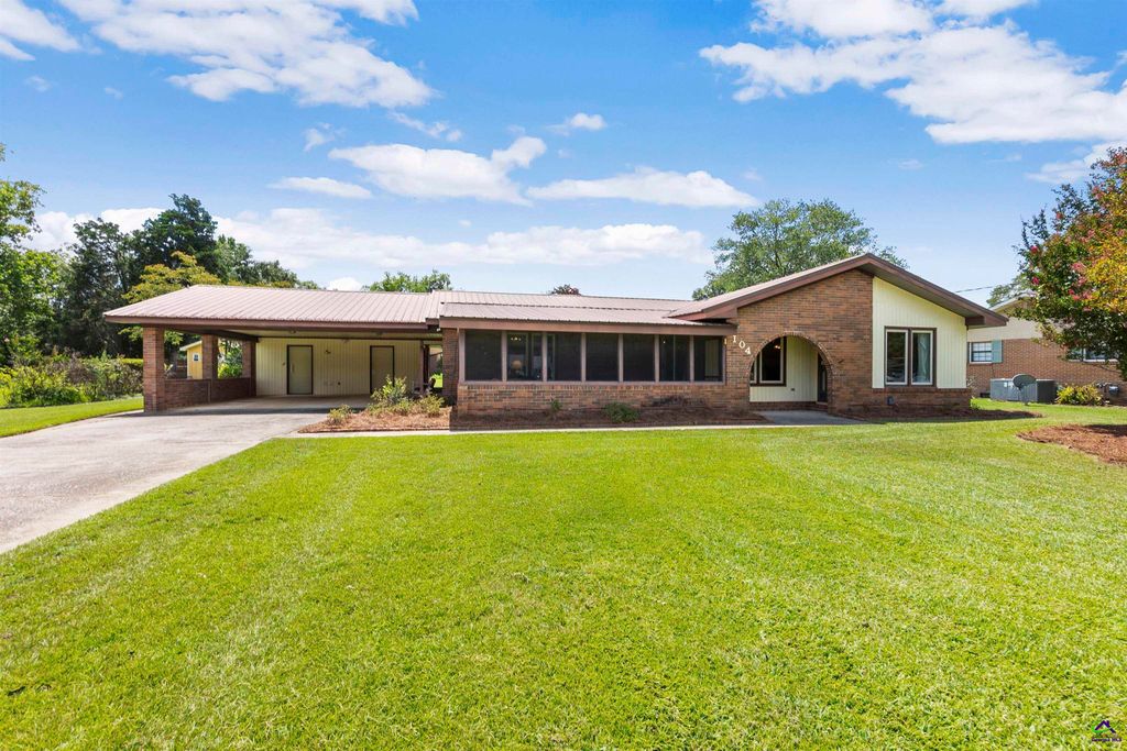 104 Lake Placid Drive, Bonaire, GA 31005