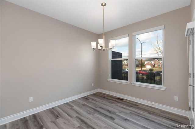 811 Balmoral Ln, Troy, MI 48085