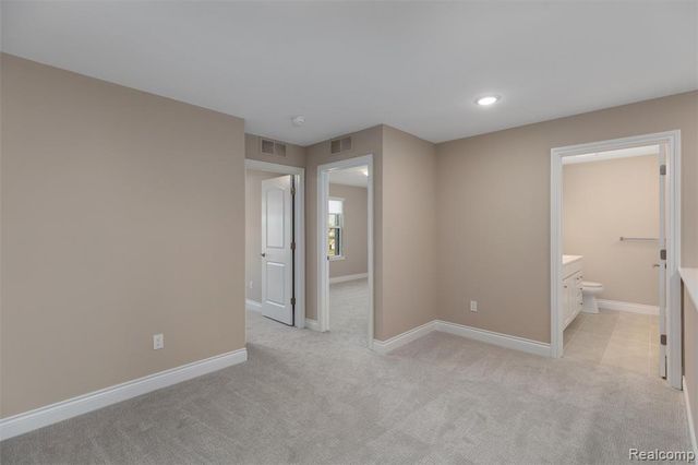 811 Balmoral Ln, Troy, MI 48085