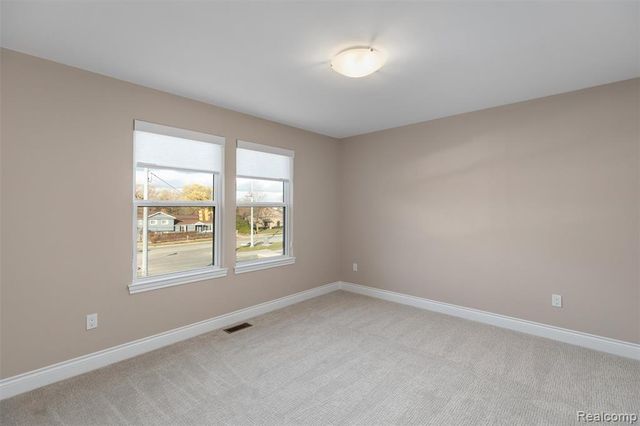 811 Balmoral Ln, Troy, MI 48085