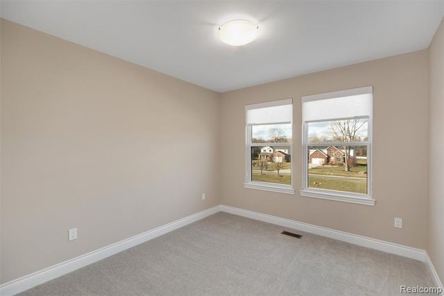 811 Balmoral Ln, Troy, MI 48085