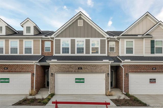 811 Balmoral Ln, Troy, MI 48085