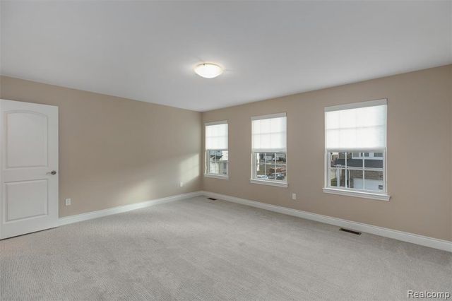 811 Balmoral Ln, Troy, MI 48085